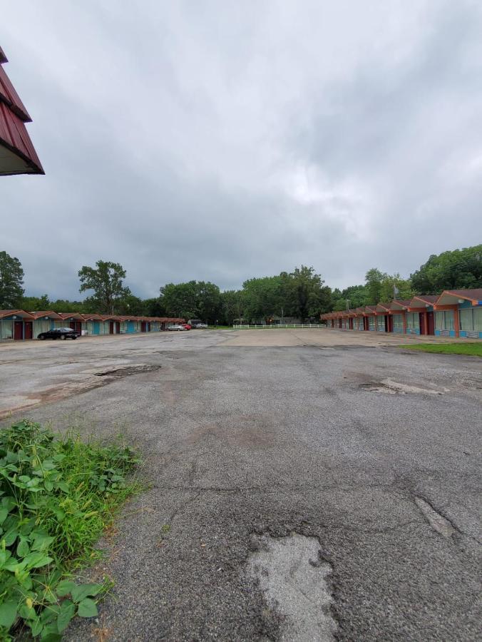 Gray Plaza Motel West Frankfort Exterior foto